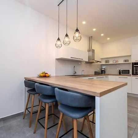 Angela Luxury I 公寓 *