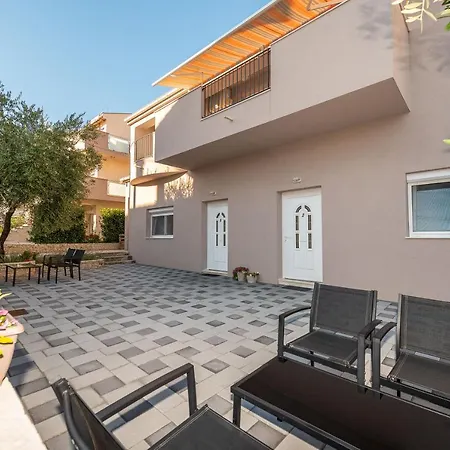 Angela Luxury I * 扎达尔