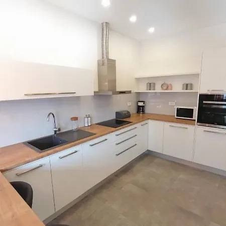 Angela Luxury I * 扎达尔